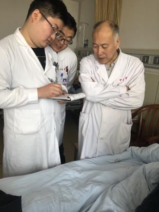 曹志群教授,消化内镜诊疗科主任,主任医师,博士生导师,2002年7月毕业