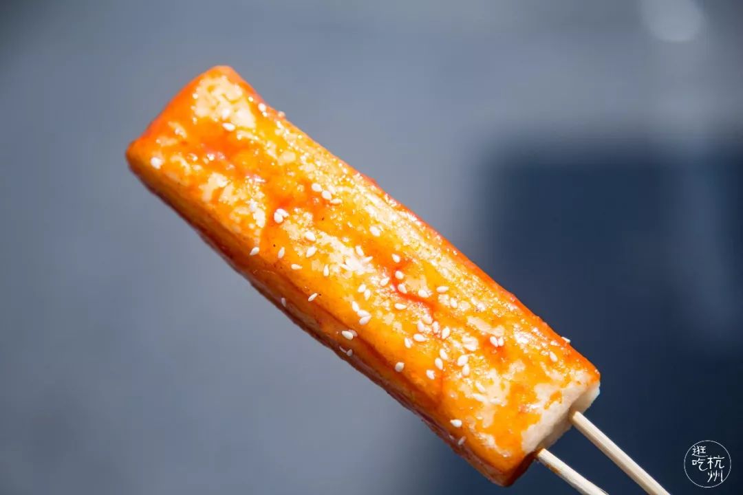 价格:5元/串推荐指数:★★★★脆皮年糕听摄影师说这是他来垃圾街的必