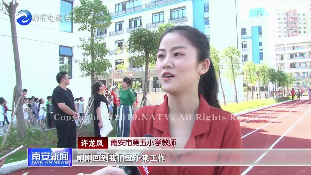 许龙凤:南安市第五小学教师 陈健玲:我以前是在柳城中心小学的中心校