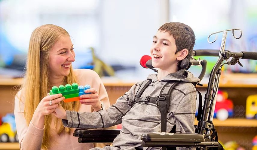 一场没有掌声的美高毕业典礼让我看清了美国教育的真相