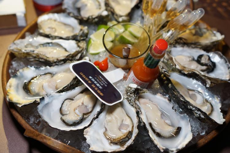 原创这个夏天最惊艳的天台酒吧remeroof美酒美食美景美人都令人沉醉