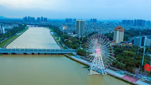 航拍广东之茂名南方油城向海而兴