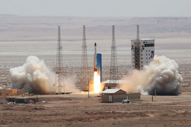 伊朗火箭测试遭重大失败,从太空能看到滚滚黑烟,特朗普幸灾乐祸