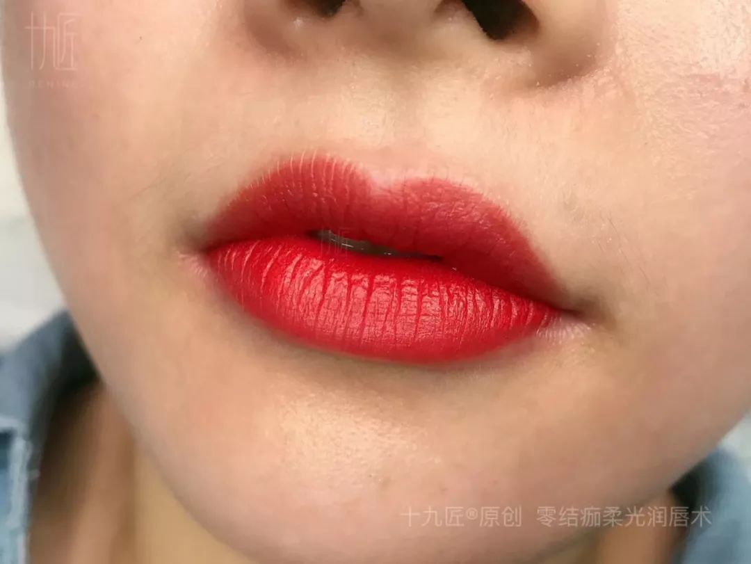 不同于老式的纹唇,其操作流程融入了医学手法,做到