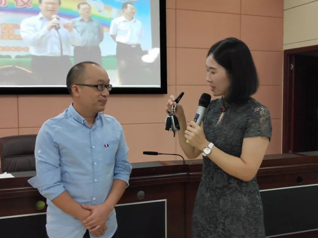 以礼修德以德育德做新时代魅力教师乐平中学举行教师礼仪规范培训