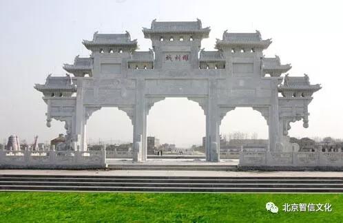 玻璃钢雕塑在现代景观中的独特魅力