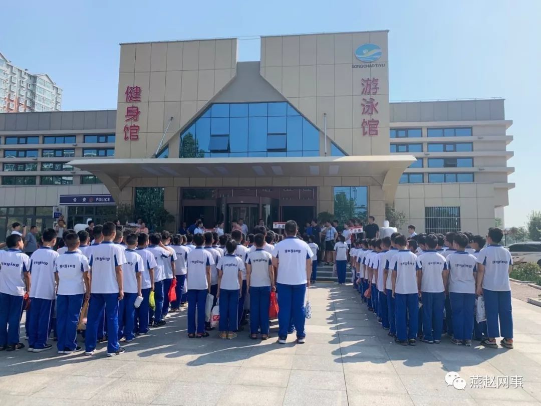 吃螃蟹邯郸市永年区育英学校开设游泳课学生从此不怕水