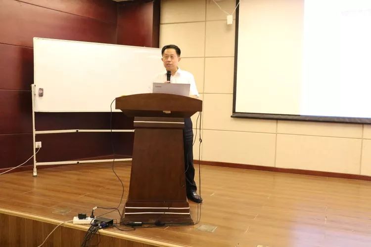 泰华集团董事长,泰华商学院院长李春岗莅临本次培训,在对新员工寄予