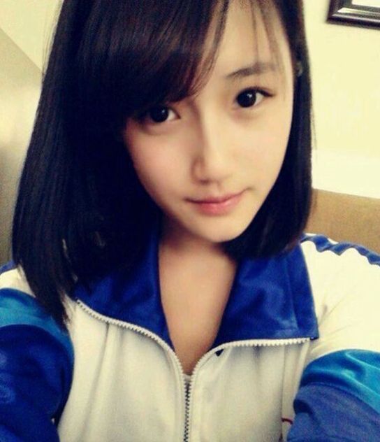 首先就是跟班级里的学霸关系比较好的初中生,虽然他们可能平时的成绩