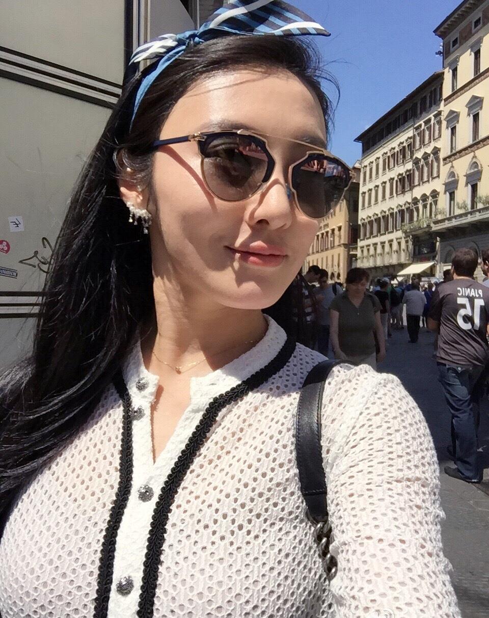 当然了唯一可以看到王惠动态的唯有微博了,不过王惠也是很少更新动态