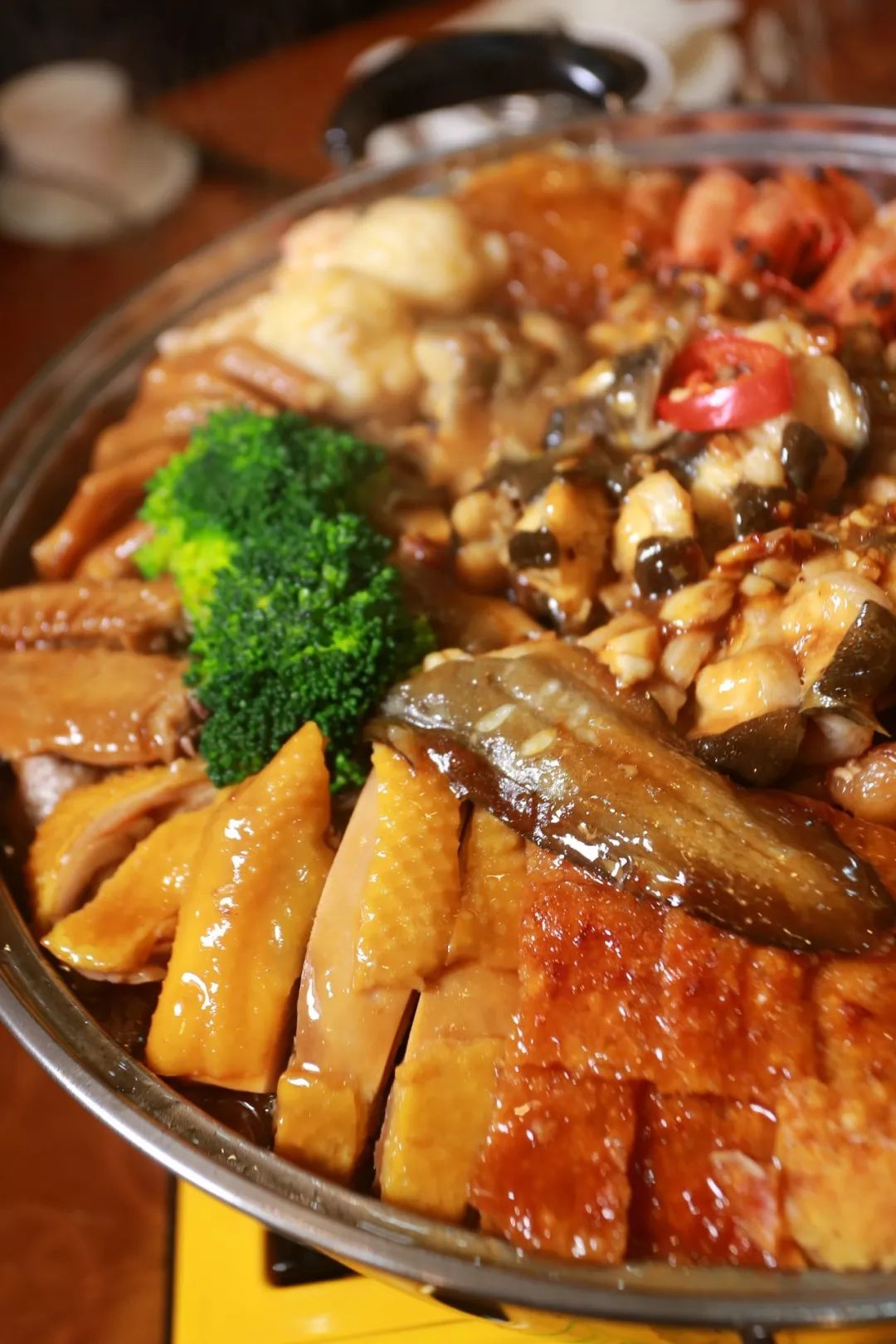 zui壕中秋巨无霸大盘菜人均60元吃足瘾