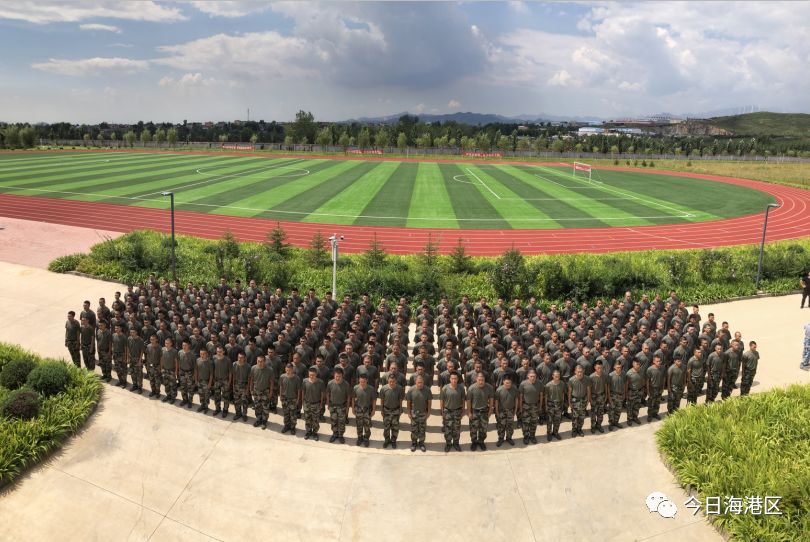 博物馆和烈士陵园开展爱国主义教育,到驻地部队实地参观感受军营生活