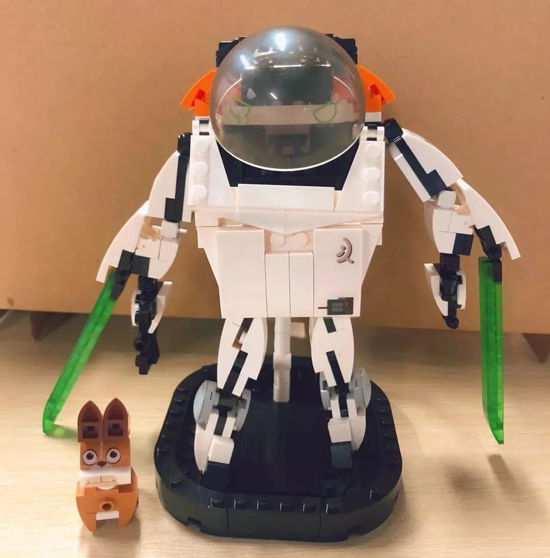 (未来机器城暴走积高积木)此款积木不仅有拯救人类的新型机器人7723