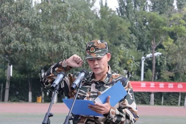 賈述道宣讀軍訓團營,連幹部任命名單;各營參訓學生代表宣讀了決心書