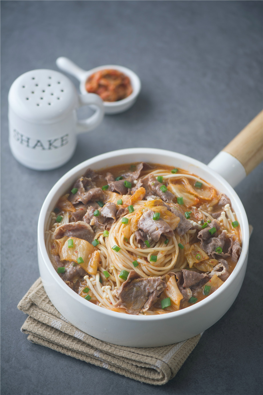 原创吃上一口就停不下来的肥牛火锅面老厨师都这样做面条更入味