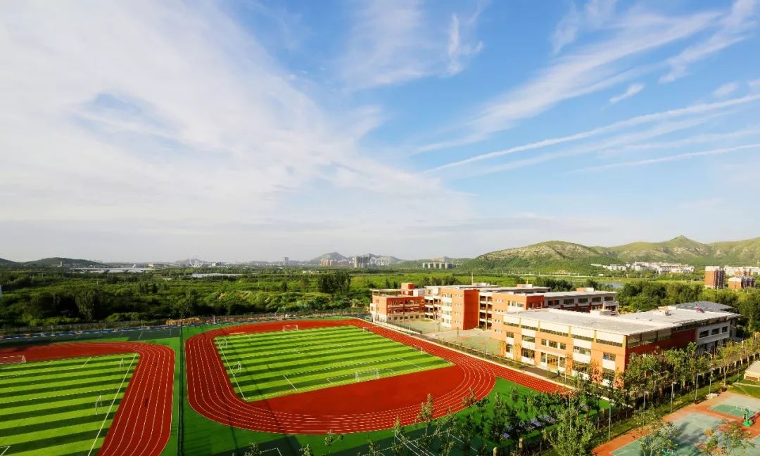 不止于此,山东师大中建长清湖实验学校由高新区代管,学校学子享受高新