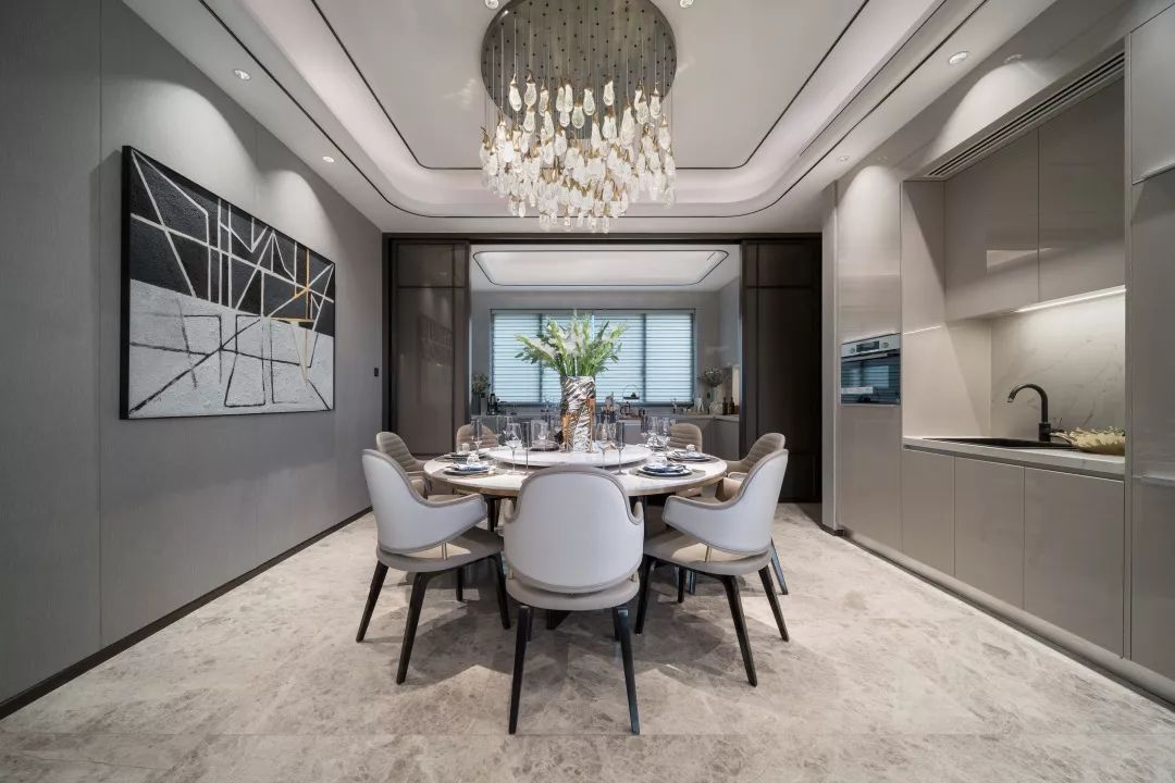 观湖三层大平层,滨水半岛的现代雅奢生活