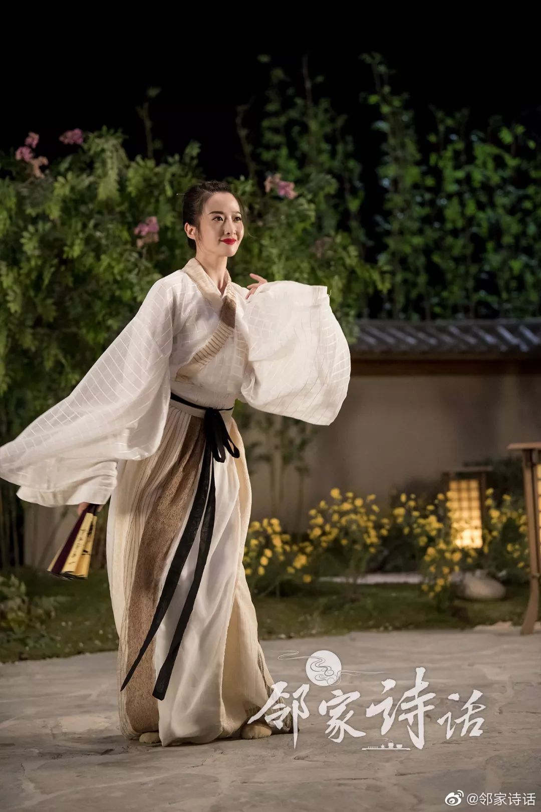 总政歌舞团演员王金玉,手拿扇子酒壶跳舞,醉了