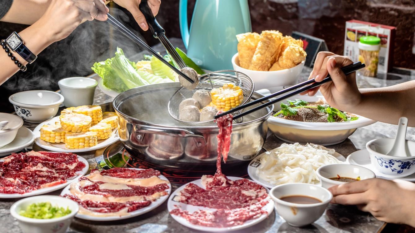 跟风美食潮流看潮汕牛肉火锅品牌八合里如何高调揽客