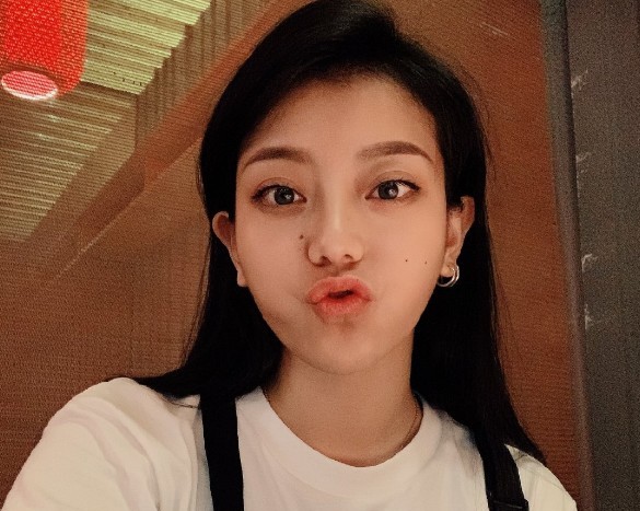 步入大学后吉萨莎玛结识了许许多多志同道合的朋友,在学习的空闲之余