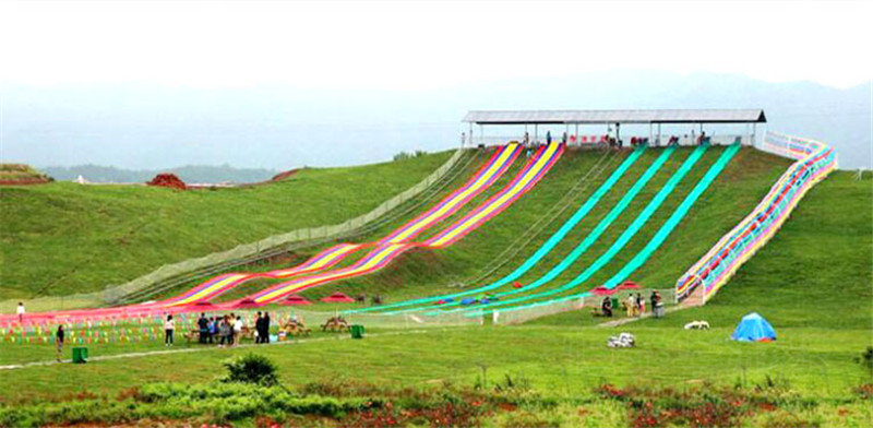 盱眙铁山寺滑草场图片