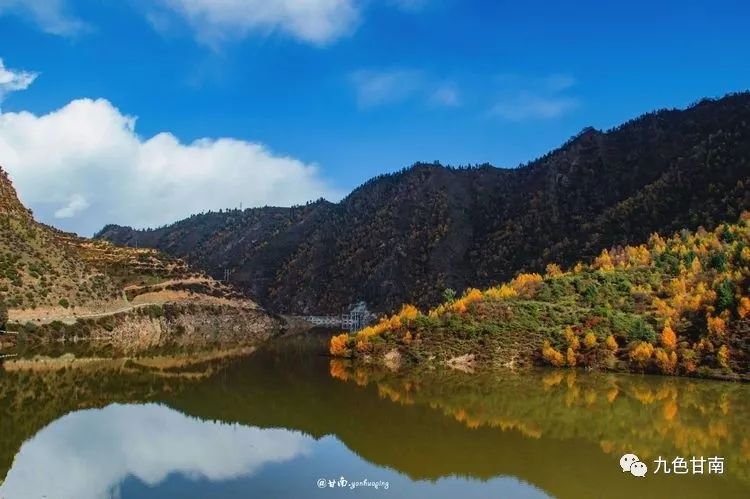 山不高,卻處處透著靈氣與秀氣,一座座小山拔地而起,連綿起伏,山頭色彩