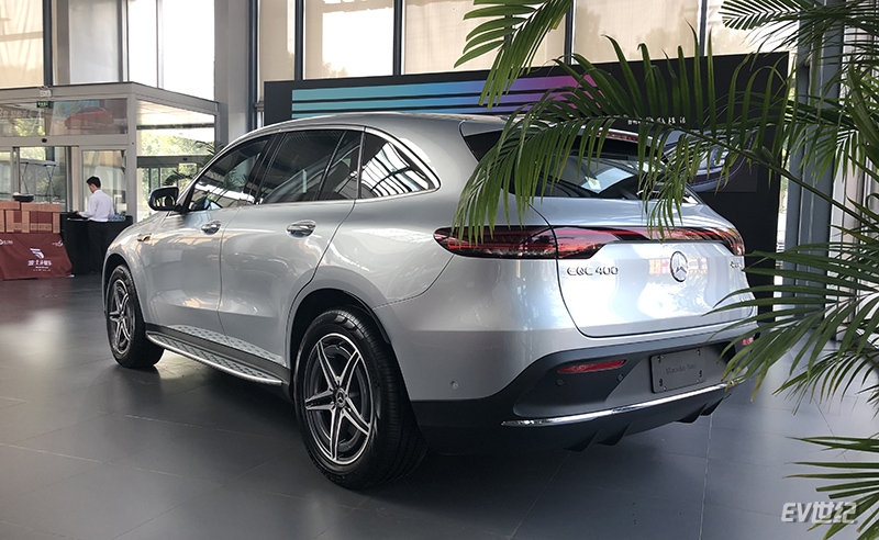 奔驰拉开新能源反击序章eqc400到店预计售50万60万元