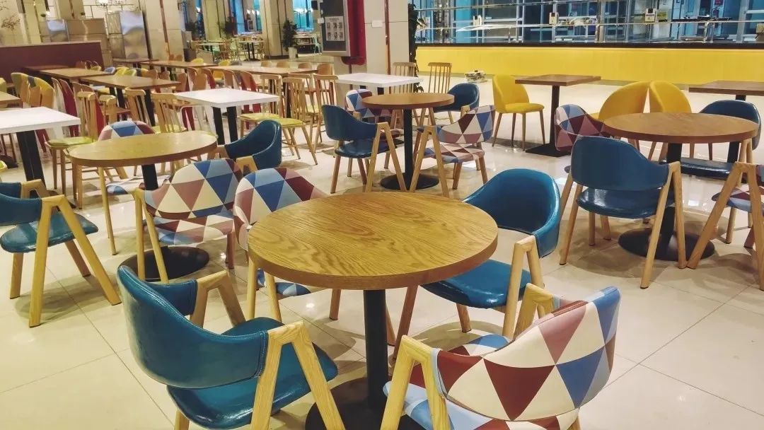 (荟萃苑餐厅内景)唐岛湾餐厅唐岛湾餐厅就餐区共两层,二楼有民族餐厅