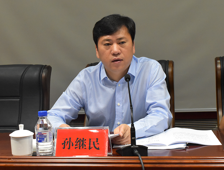 通化县脱贫攻坚领导小组(扩大)会议召开