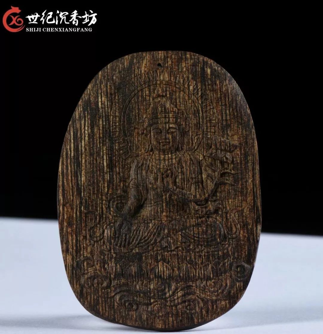 沉香雕件首先要注重原材品质最显示雕刻师才情的雕刻门类