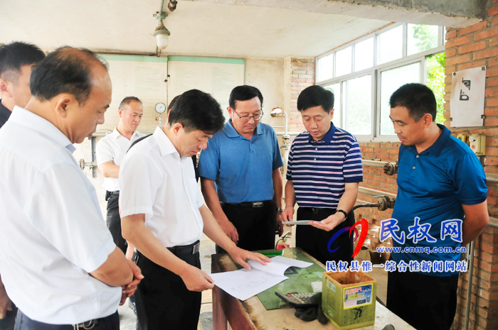 9月3日下午,县领导房季,朱琳,陈鸿志带领县直有关单位负责人深入到