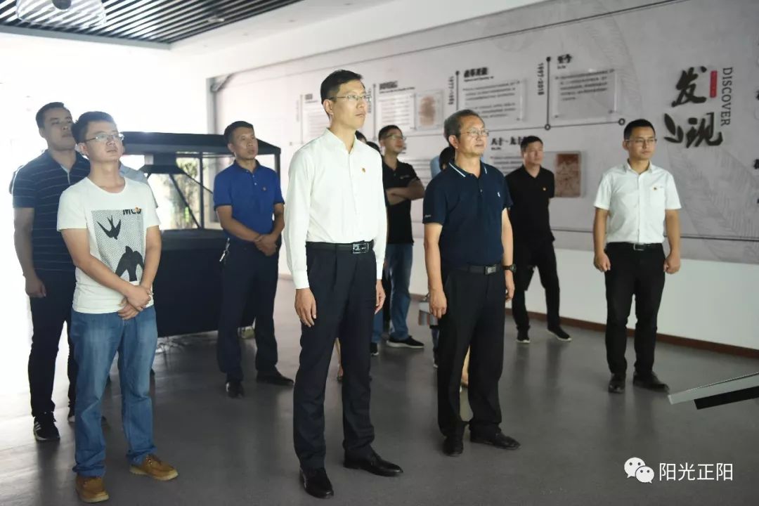 团建观摩团一行到正阳观摩基层团建工作,县委副书记边镇西陪同观摩