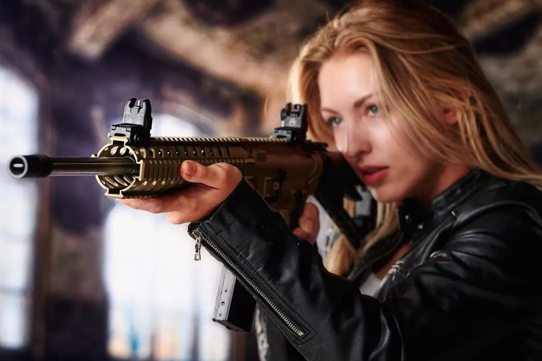 艳绝四海扶枪打铁的女人更妖娆