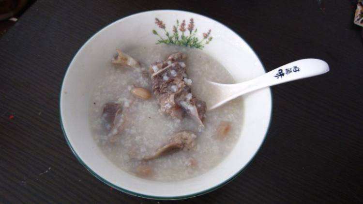 优哺汤带来催乳食谱——花生猪骨粥