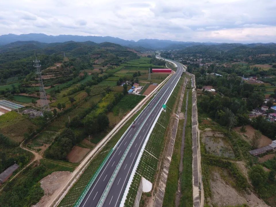 今天两徽高速通车试运营航拍视频来啦