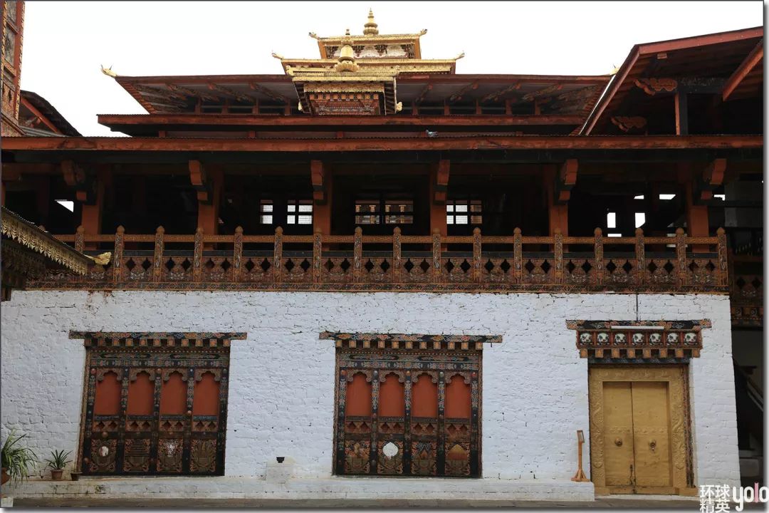 不丹割让包括噶伦堡在内的第斯泰河以东约2000平方公里的领土的同时