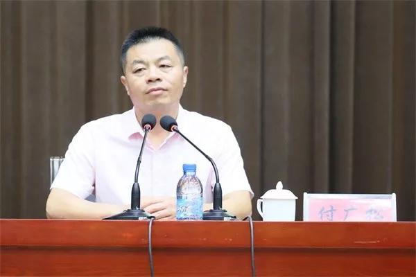 当日上午,中央党校教授,博士生导师张希贤作了《不忘初心,牢记使命