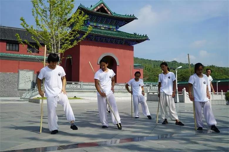 福泉高贞观练功照-2钟云龙道长在武当山练功照-1钟云龙道长又名钟道烛