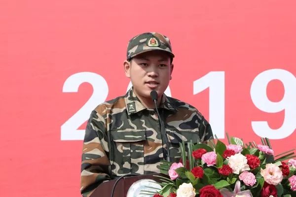 賈述道宣讀軍訓團營,連幹部任命名單;各營參訓學生代表宣讀了決心書