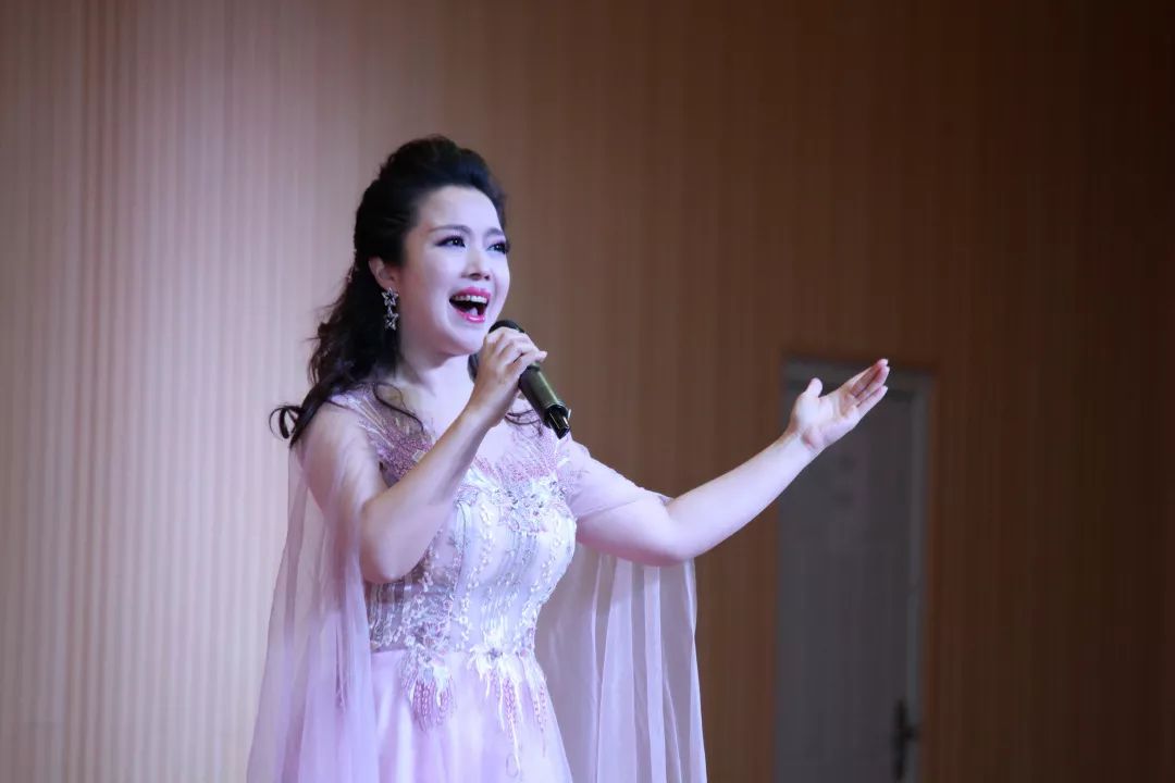 高子童青年歌唱家:自幼跟随著名唢呐演奏家王庆忠,教育家杨修生先生
