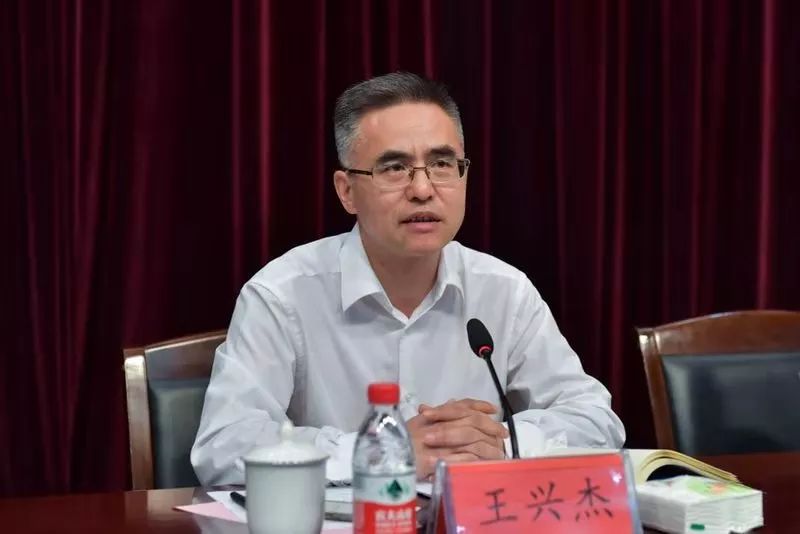 王兴杰指出,基于"不忘初心,牢记使命"主题教育,新中国成立70周年等