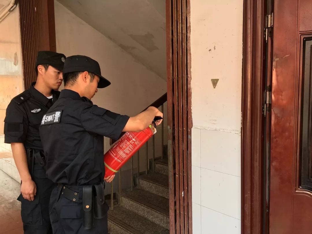 全民安全教育月警察蜀黍进校园上好开学第一课