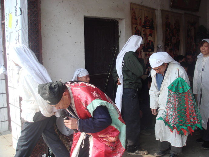 湖南暨益阳的丧葬习俗,场面何其壮观!_治丧