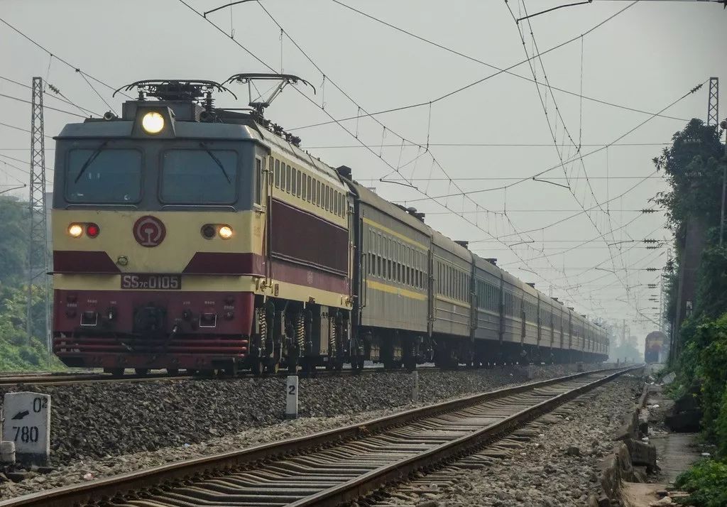 当年在京汉铁路筹备和通车时,恰逢时局动荡,列强侵扰的内忧外患时期