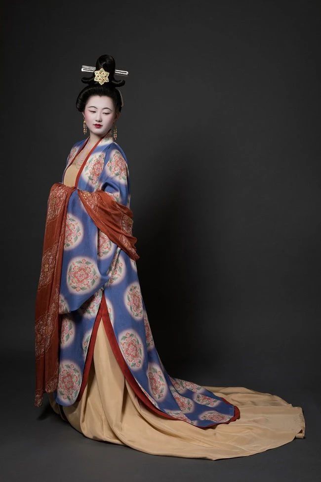 复原汉服十三年,这群年轻人让世界领略华夏服饰之美_装束