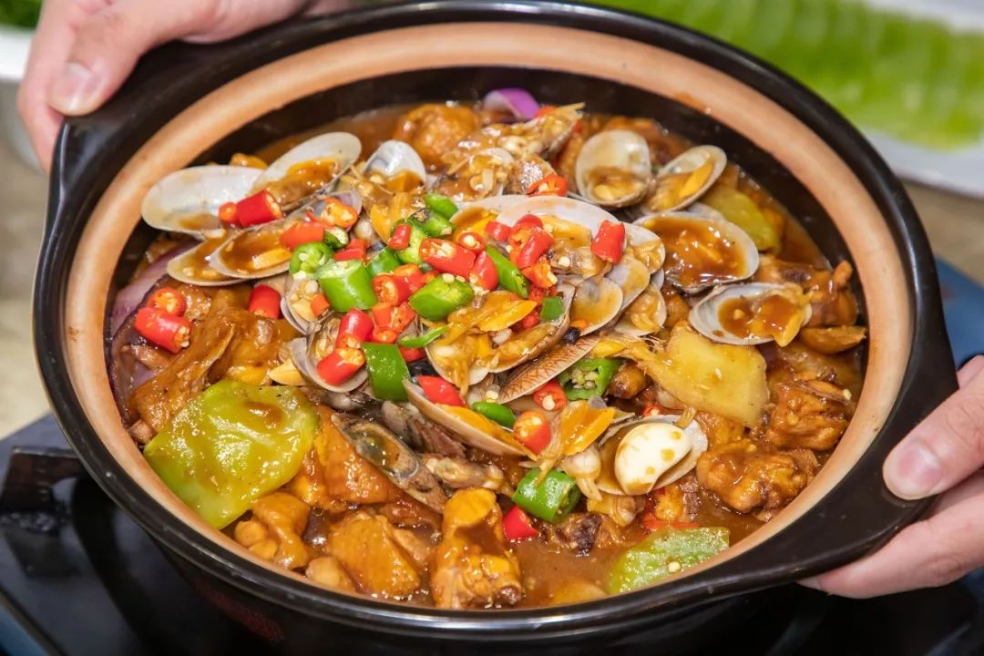 "海鲜鸡煲大佬"出新品!卜卜贝鸡煲,深圳第①锅!