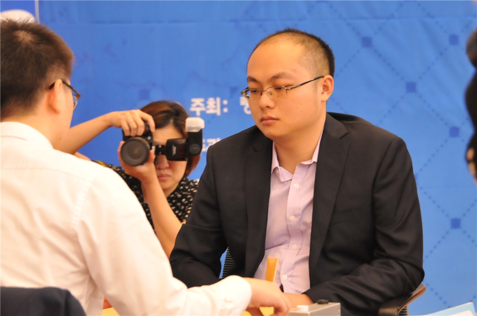三星杯三番棋决赛首局战罢 唐韦星1-0杨鼎新