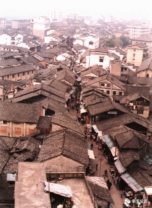 老街一角屯溪老街由 新安丛谈 整理)(注:文中图片来自1998年单德启