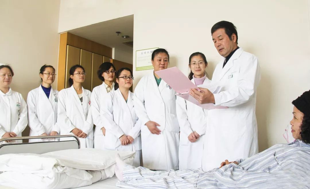 先进报道30年微创人生成全多少完美女人上海市劳模程忠平