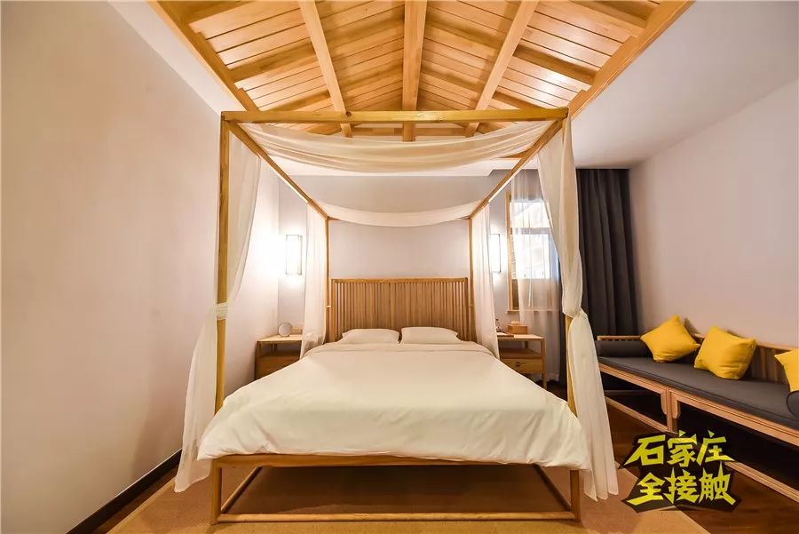 紧挨荣国府正定这家禅意民宿火了推开窗户就是古楼